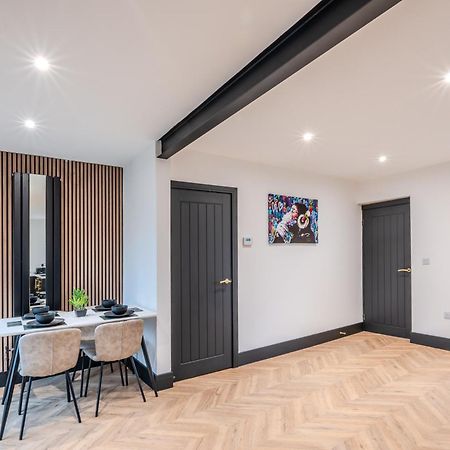 Modern 3Br Home - Private Parking - Tv In Every Bedroom Суонси Экстерьер фото