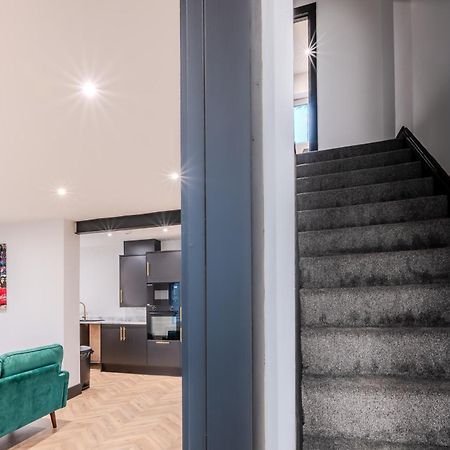 Modern 3Br Home - Private Parking - Tv In Every Bedroom Суонси Экстерьер фото