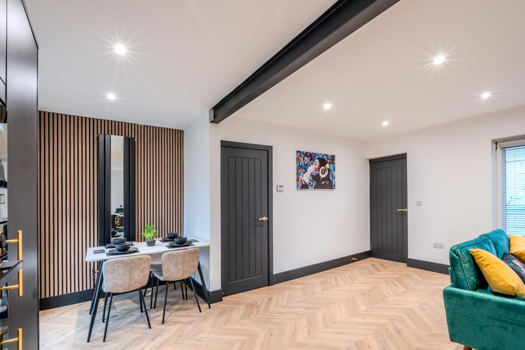 Modern 3Br Home - Private Parking - Tv In Every Bedroom Суонси Экстерьер фото
