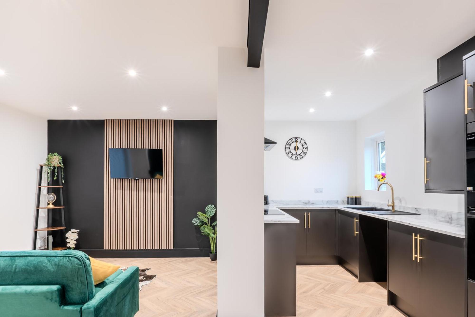 Modern 3Br Home - Private Parking - Tv In Every Bedroom Суонси Экстерьер фото