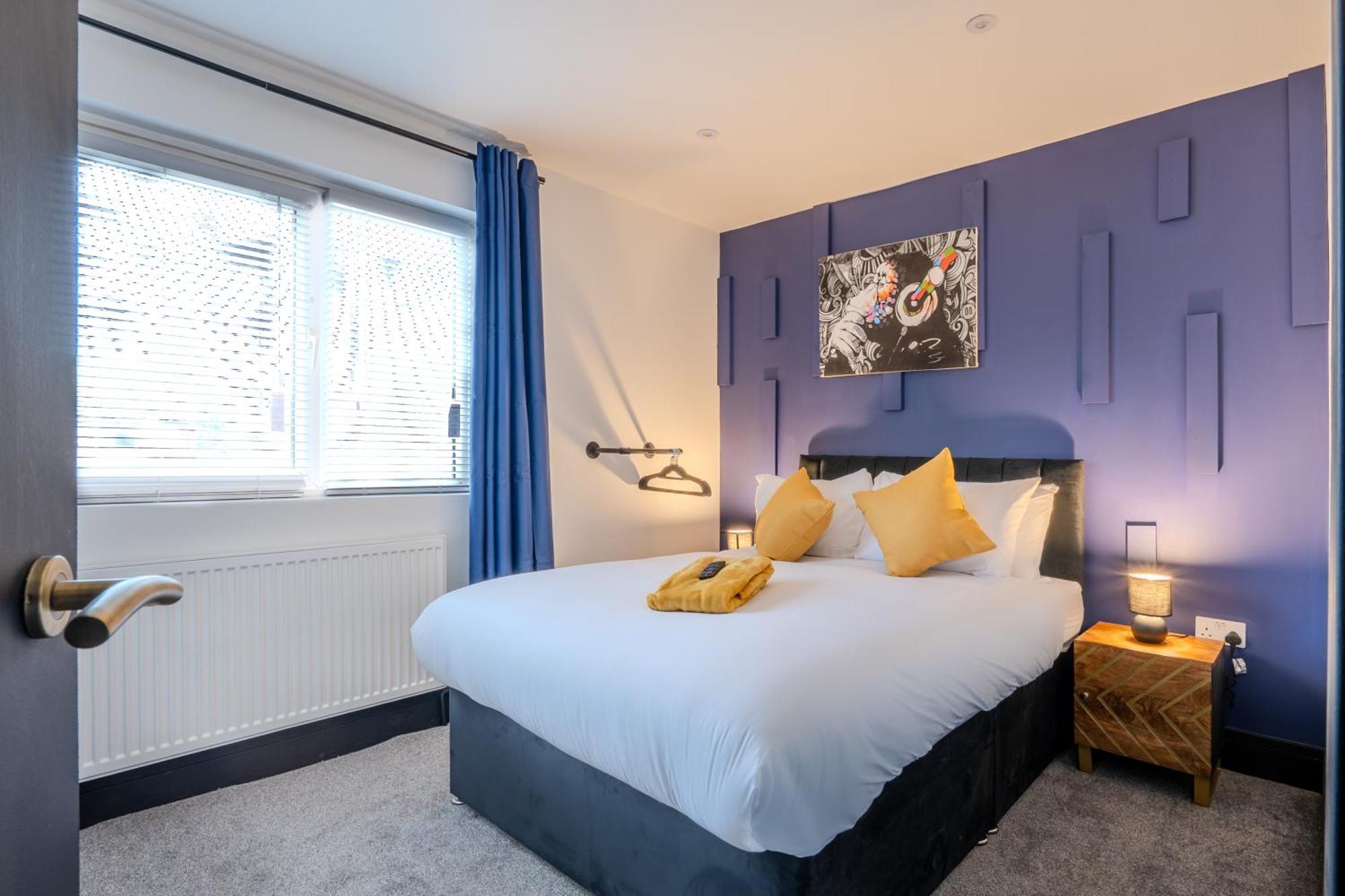 Modern 3Br Home - Private Parking - Tv In Every Bedroom Суонси Экстерьер фото