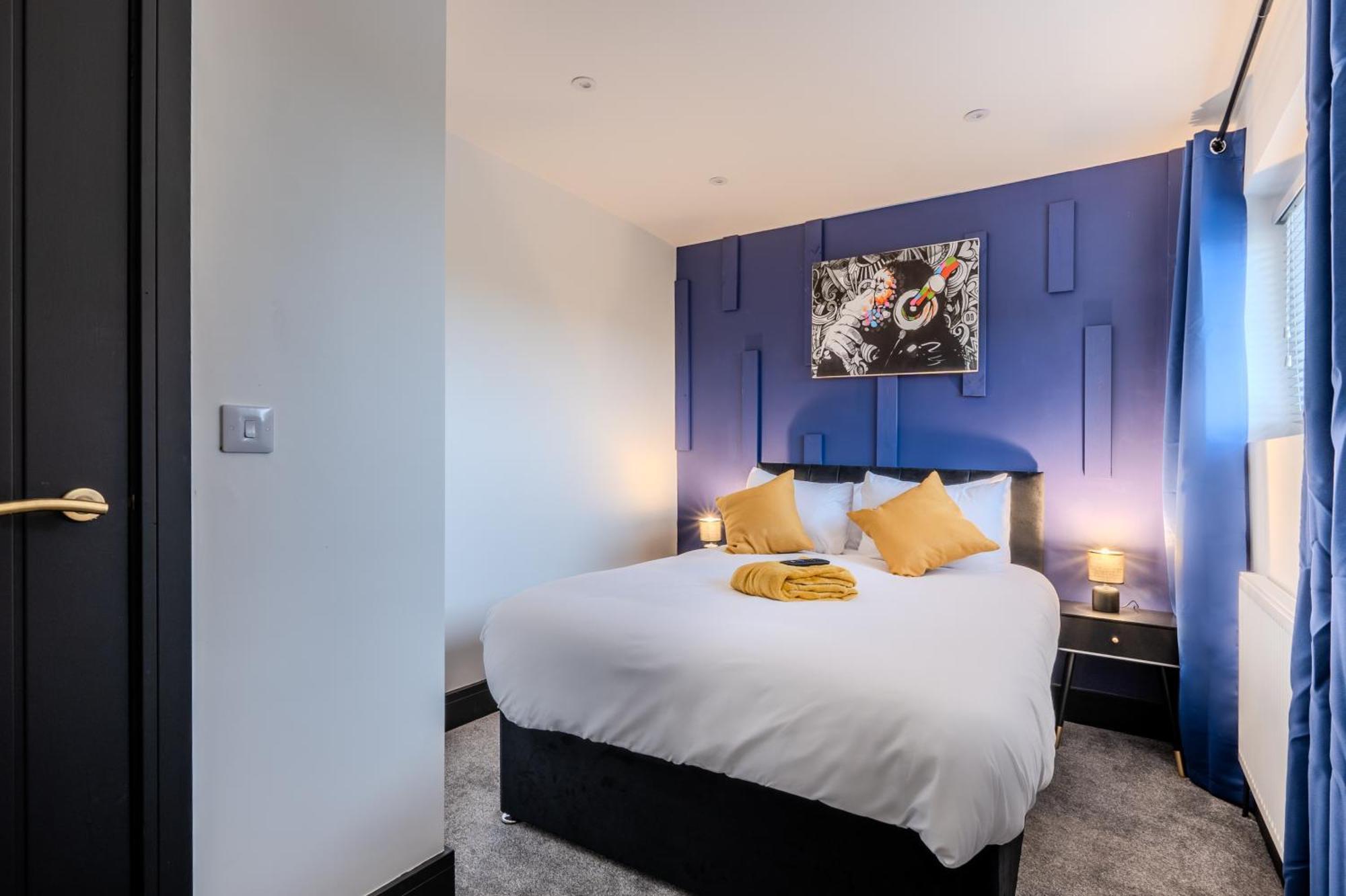 Modern 3Br Home - Private Parking - Tv In Every Bedroom Суонси Экстерьер фото